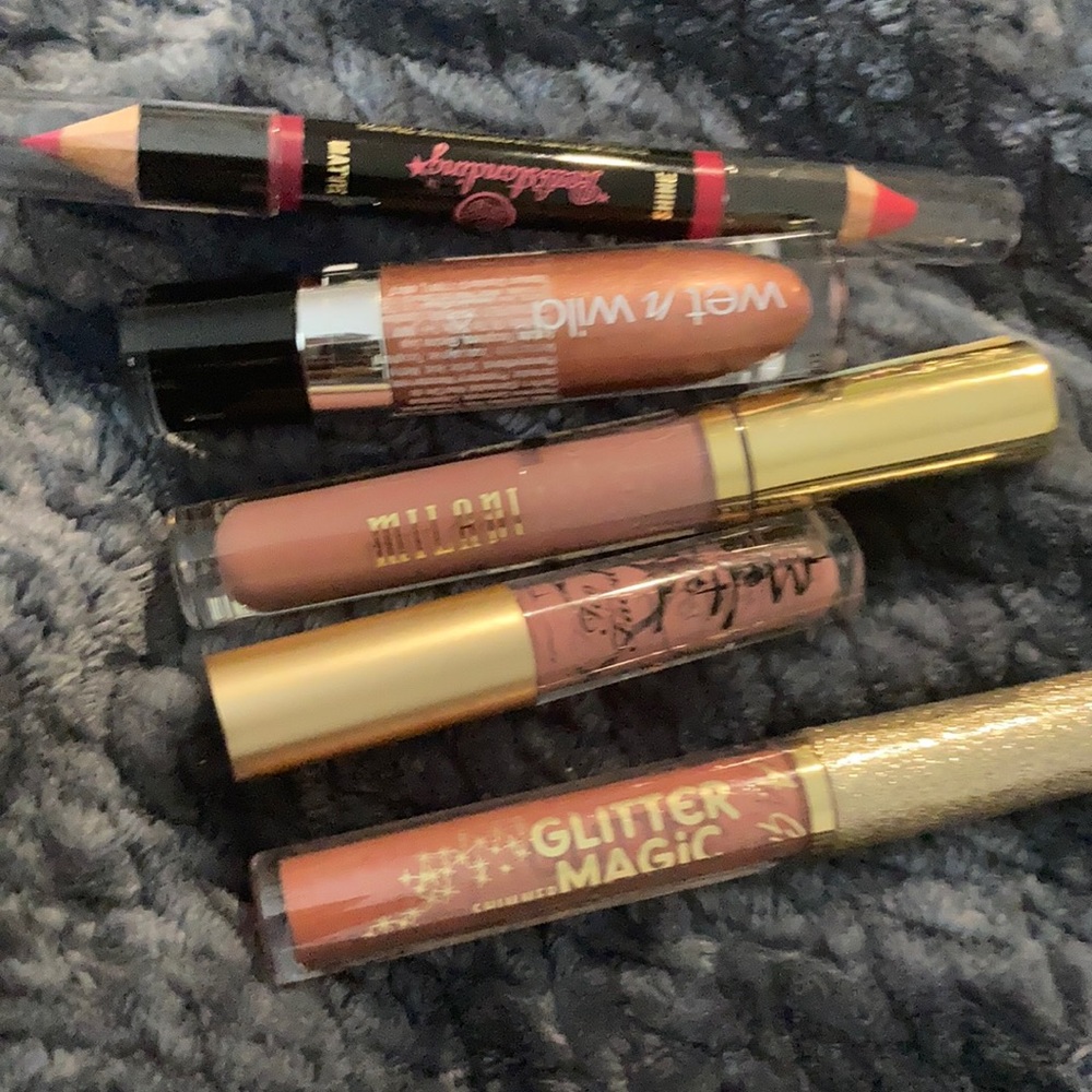 Lip liner lipsticks and lip gloss